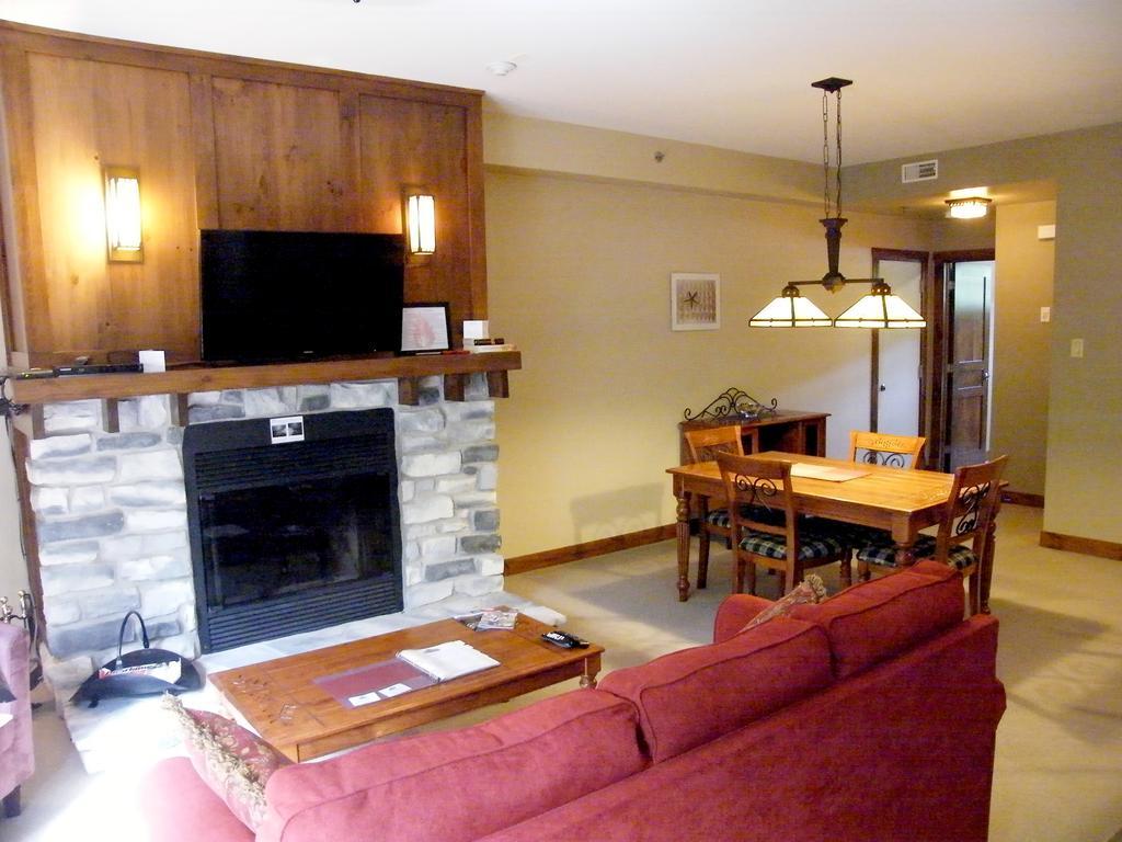 Tremblant Les Eaux - Location Adp Apartamento Mont-Tremblant Exterior foto